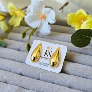 Brinco Dourado Gota Alongada Polida – Elegância Moderna e Marcante