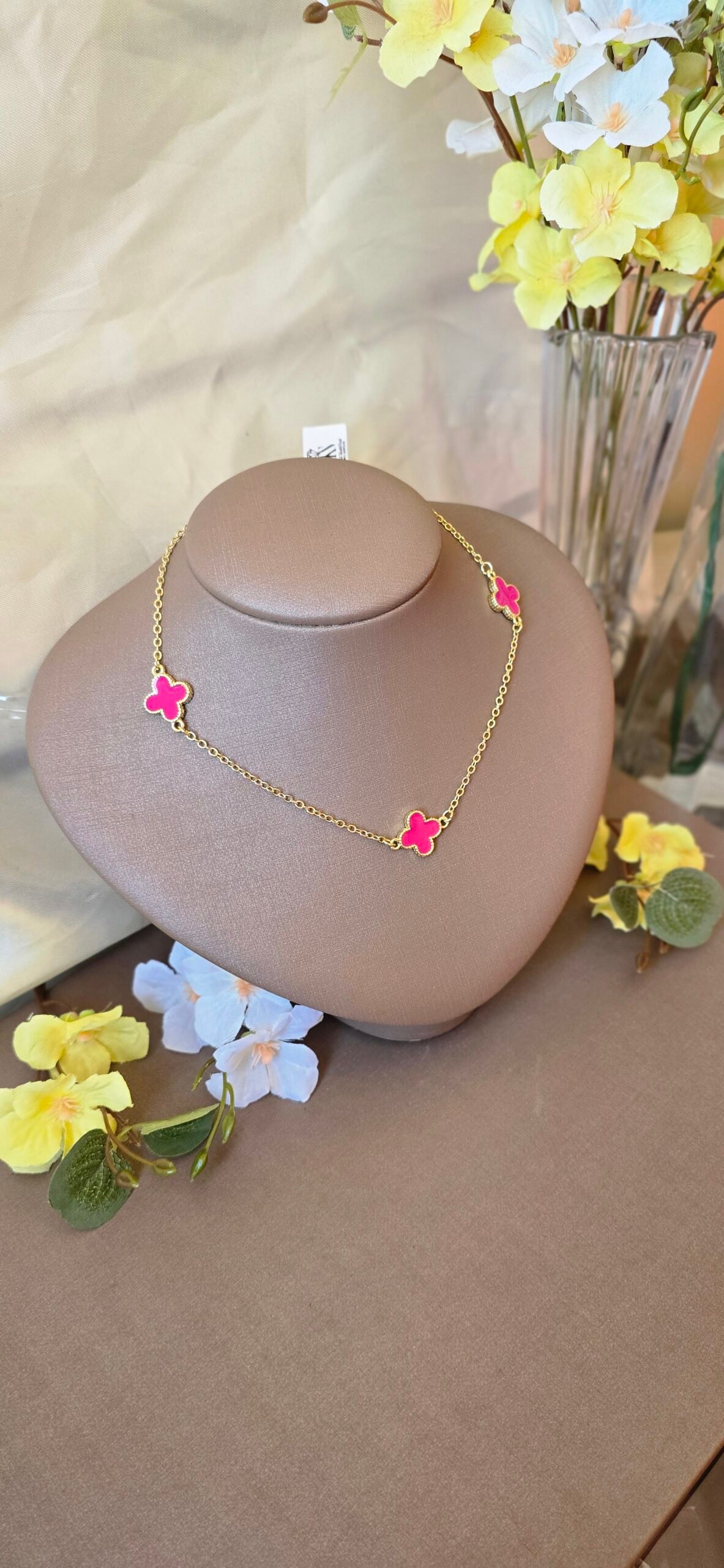 Colar Trevo Esmaltado Dourado – Delicadeza Colorida com Variações Encantadoras - Imagem 30