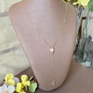 Colar Feminino Dourado Gravatinha com Zircônia em Formato de Coração – Brilho Romântico e Elegância Sofisticada