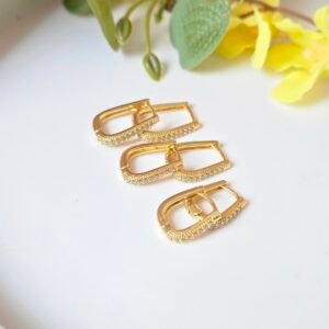 Brinco Argola Click Retangular Cravejada em Zircônias