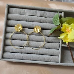 Brinco Feminino Argola Dourada com Detalhe Folha