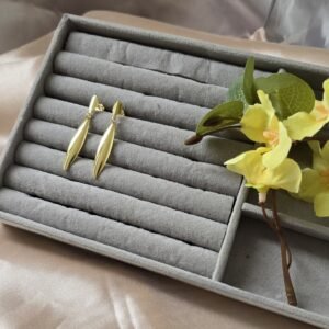 Brinco Feminino Dourado Longo com Design Gota