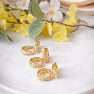 Brinco Feminino Argola Oval Click com Zircônias