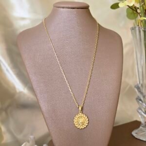 Colar Feminino Dourado com Pingente Mandala Espírito Santo – Joia Religiosa Delicada