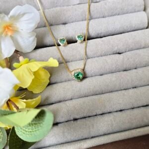 Colar E Brinco Coração Esmeralda Cravejado em Zircônias