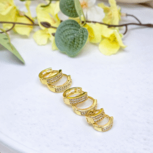 Trio de Brincos Argola Click Douradas com 2 Filetes Cravejados em Zircônias (P, M e G)