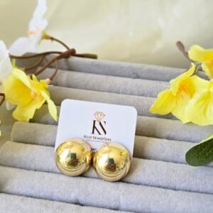 Brinco Dourado Esfera Polida – Elegância Atemporal