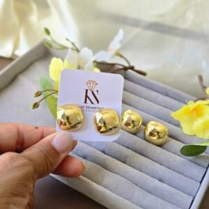 Brinco Feminino Dourado Quadrado Abaulado – Design Moderno e Sofisticação Minimalista