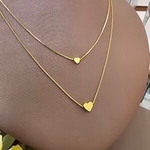Colar Duplo Feminino Dourado com Pingentes de Coração – Elegância em Camadas e Toque Romântico