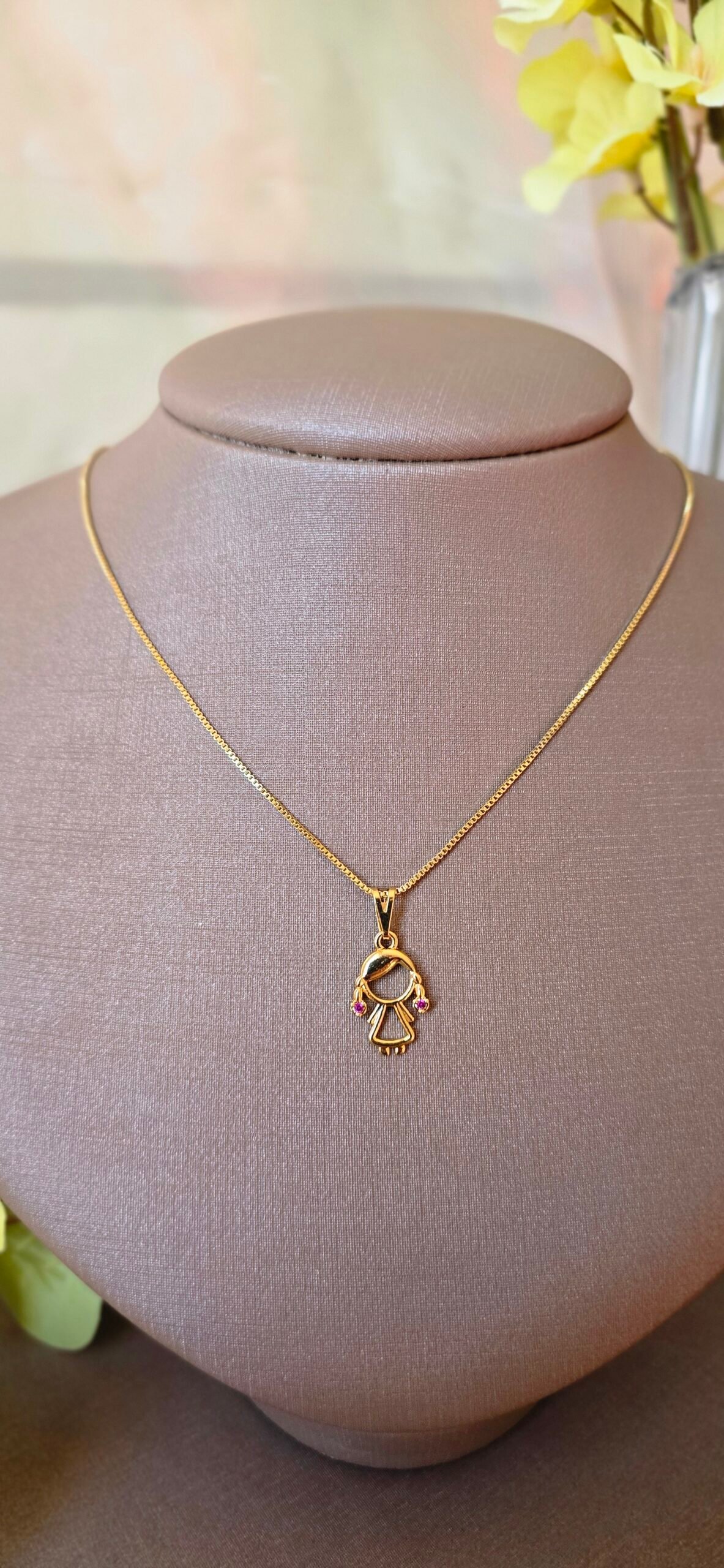 Colar Feminino Dourado Menina com Zircônias – Delicado, Afetivo e Cheio de Significado - Imagem 8