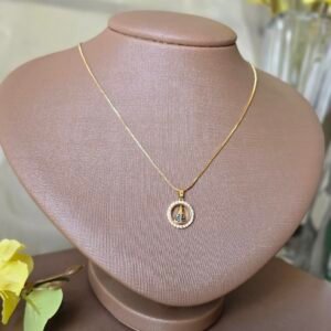Colar Feminino Dourado Nossa Senhora Aparecida com Zircônias – Fé e Elegância